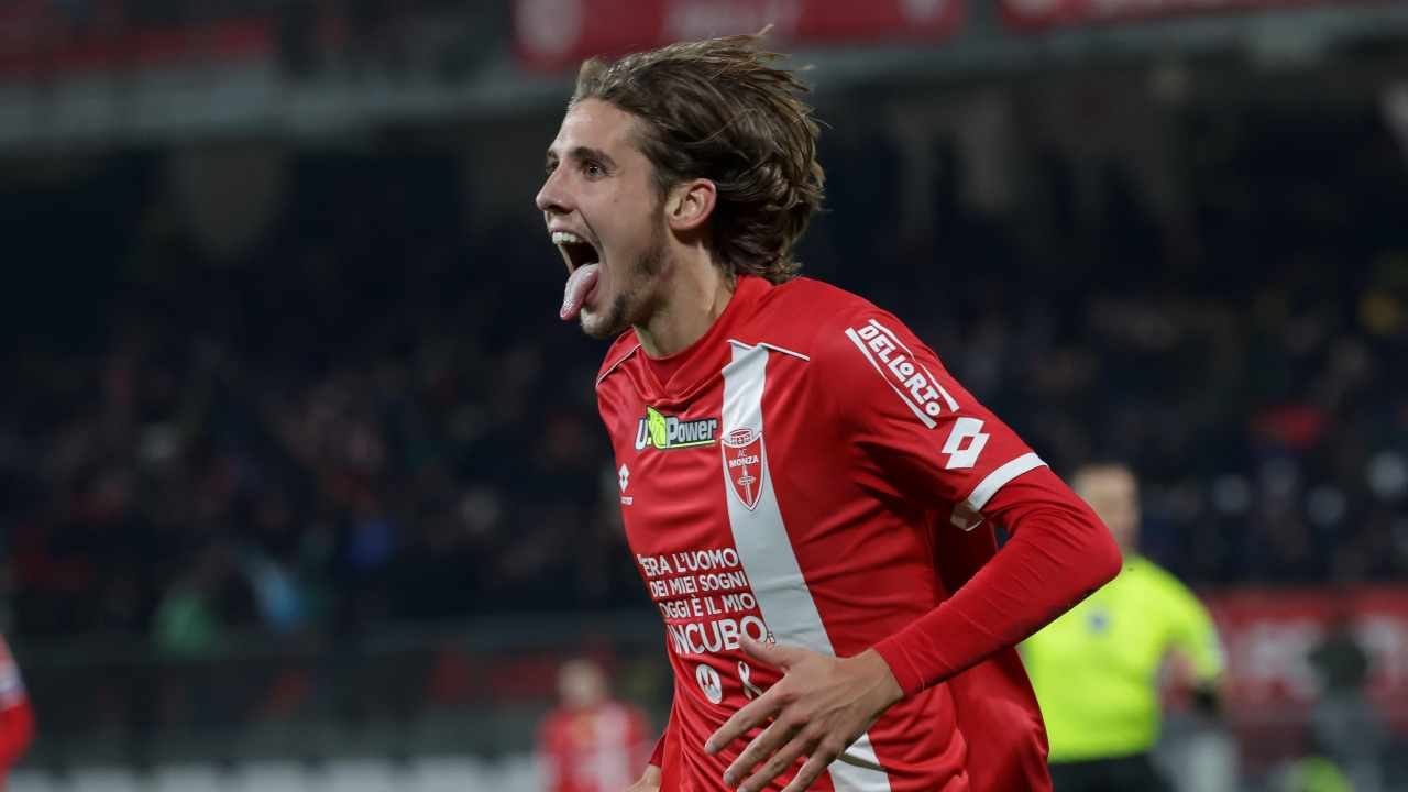 Andrea Colpani esulta con la maglia del Monza - foto ANSA - IlPosticipo.it