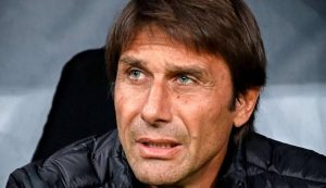 Antonio Conte assiste al match della sua squadra - foto ANSA - IlPosticipo.it