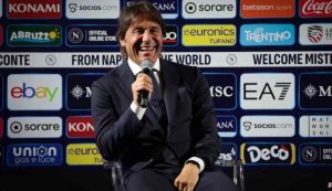 Antonio Conte durante la conferenza stampa di presentazione con il Napoli - fonte LaPresse Interdipendenza.net - IlPosticipo.it