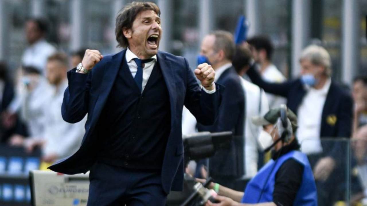 Antonio Conte esulta e sorride dopo un grande successo in campo - foto LaPresse Interdipendenza.net - IlPosticipo.it