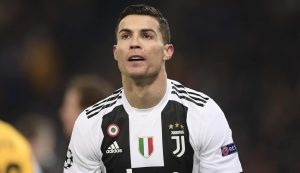 Cristiano Ronaldo con la maglia della Juventus – Foto LaPresse JMania.it - IlPosticipo.it