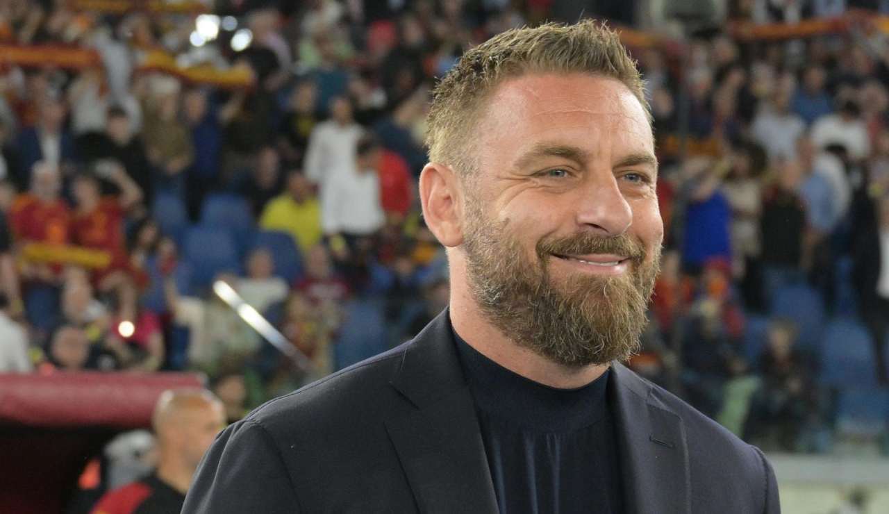 Daniele De Rossi sorride prima del match contro il Cagliari in A - foto LaPresse - IlPosticipo.it