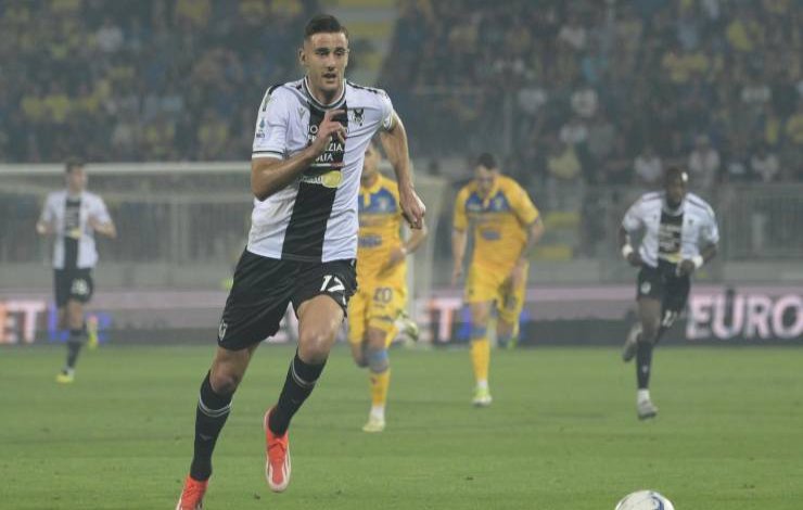 Lorenzo Lucca in campo con la maglia dell'Udinese in un match di Serie A - foto LaPresse JMania.it - IlPosticipo.it