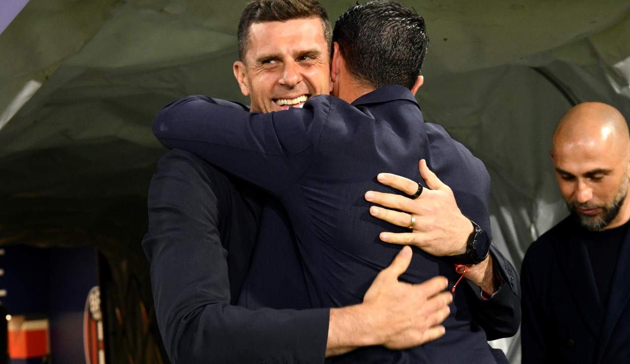 Thiago Motta e Palladino si abbracciano a bordocampo - foto LaPresse - IlPosticipo.it