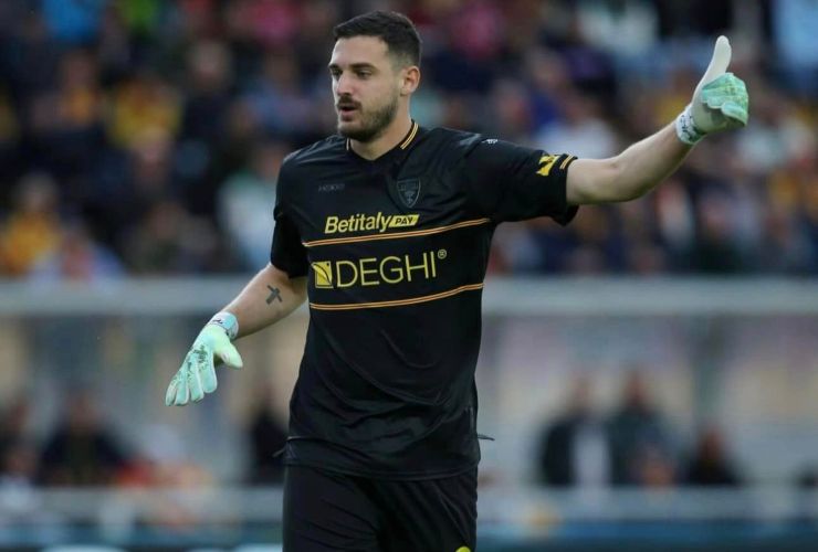 Wladimiro Falcone in campo con la maglia del Lecce - foto Facebook - IlPosticipo.it