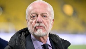 Aurelio De Laurentiis, patron del Napoli in campo nel post gara – foto LaPresse JMania.it - IlPosticipo.it