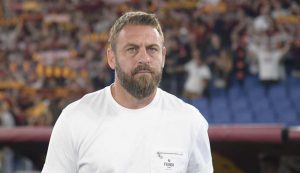 Daniele De Rossi assiste al match della sua Roma - foto LaPresse JMania.it - IlPosticipo.it