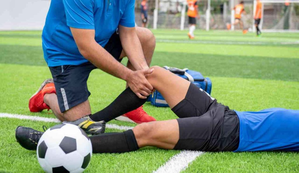 Infortunio in campo per un calciatore che salterà il prossimo match - foto Istock JMania.it - IlPosticipo.it