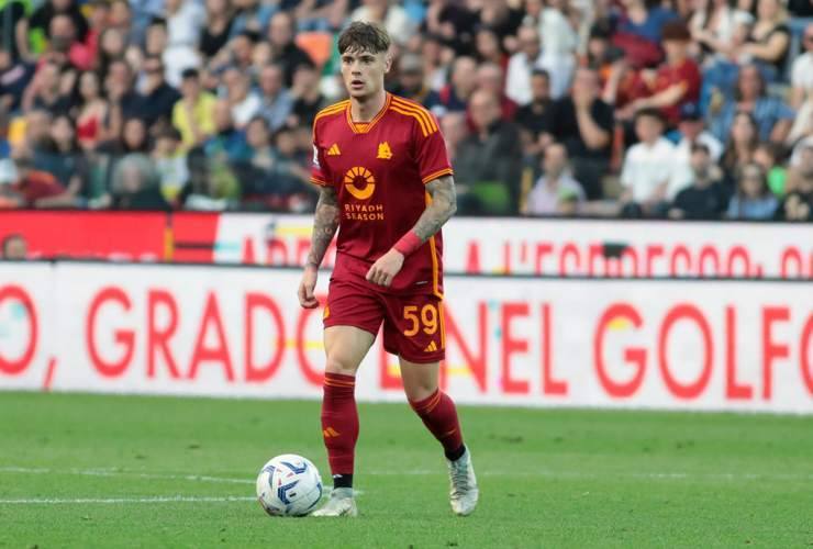 Nicola Zalewski in campo con la maglia della Roma – Foto LaPresse JMania.it - IlPosticipo.it