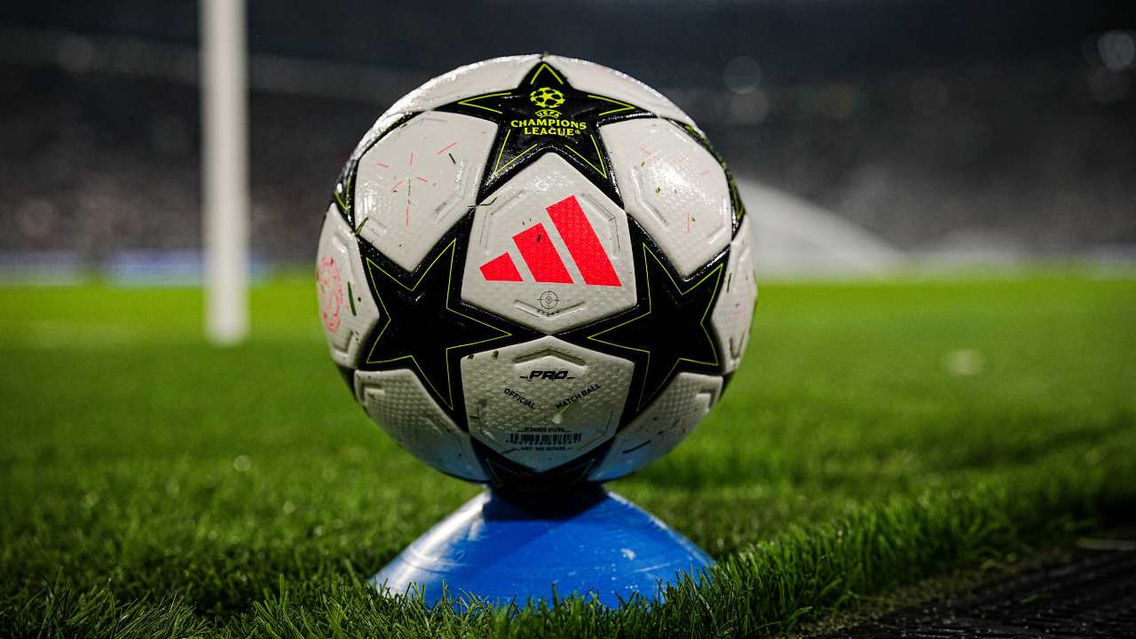 Il pallone della UEFA Champions League