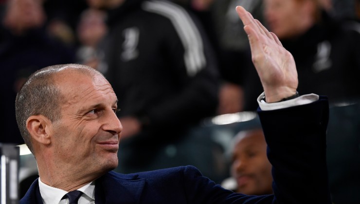 Max Allegri saluta i tifosi della Juventus all'Allianz Stadium