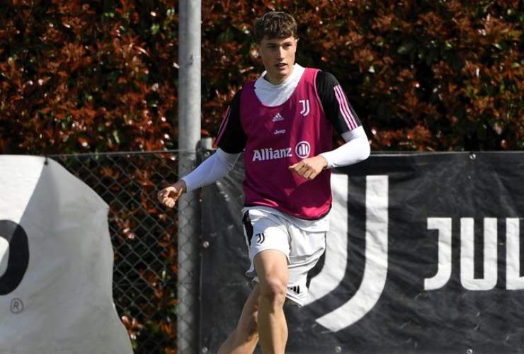 Riccardo Stivanello si allena in campo con la Juve Next Gen - fonte X (Juventus FC) - IlPosticipo.it