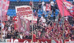 Tifosi allo stadio (LaPresse) - ilposticipo.it