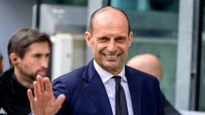 Massimiliano Allegri saluta