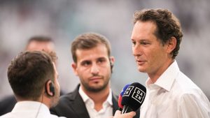 John Elkann interviene a gamba tesa