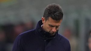 Thiago Motta con lo sguardo rivolto verso il basso