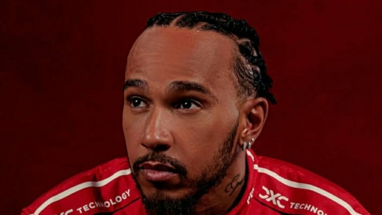 Sguardo serio per Lewis Hamilton