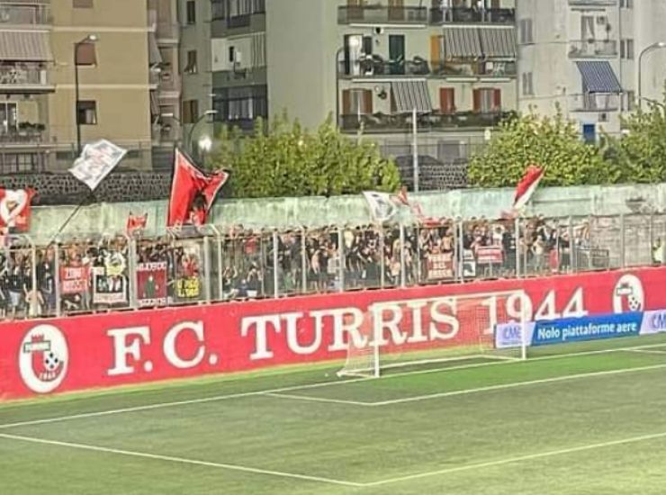 Tifosi Turris (Fonte area_ultras Instagram) - ilposticipo.it