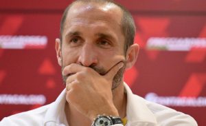 GIORGIO CHIELLINI firma e va subito in panchina